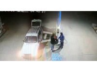 Çaldıkları otomobile yakıt almak için akaryakıt istasyonuna stepne lastiğini rehin bıraktılar