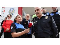 Engelli kız çocuğu gazeteci olup emniyet müdürüyle röportaj yaptı