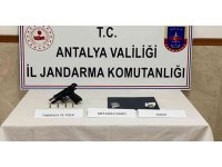 Uyuşturucu madde kullanan şahıs tabancayla yakalandı