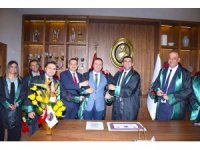 Avukatlık ruhsatını sınıf arkadaşından aldı