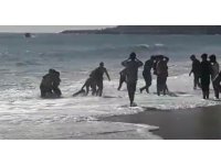 Antrenman uçuşu yapan paraşütçü, kız arkadaşıyla denize düştü