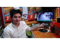 Sahur vaktinde geldiği marketten muz kasasını alıp yoluna devam etti