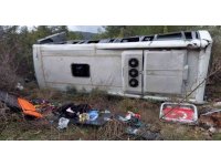 Antalya’da tur midibüsü devrildi: 7 turist yaralı