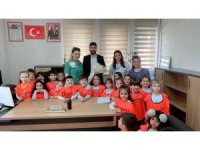 Minik öğrenciler polis amcalarının haftasını kutladı