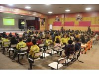 Mersin polisi öğrencileri bilgilendiriyor