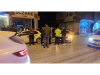 Hatay’da virajı alamayan otomobil park halindeki araçlara çarptı: 3 yaralı