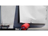 6 katlı binanın çatısındaki baz istasyonundan, 150 kilo ağırlığındaki 3 aküyü çaldılar