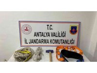 1. derece sit alanında kaçak kazı yapan 5 kişi suçüstü yakalandı