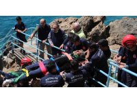 Çöp toplamak için çıktığı falezlerden düştü, itfaiye ekiplerince kurtarıldı