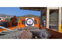 Hatay’da otoyoldaki tel ve demir çitleri çalan 2 şüpheli yakalandı