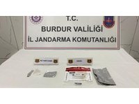 Burdur’da şüpheli iki araçta uyuşturucu madde ele geçiridi