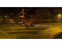 Refüje çarptıktan sonra havalanan otomobil kanala düşüp yandı