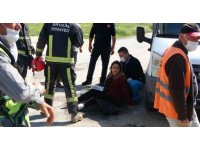 Yoldan çıkıp takla atan otomobil kaldırımda 50 metre sürüklendi