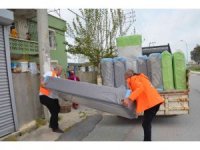 Tarsus’ta evi yanan 8 aileye eşya desteği