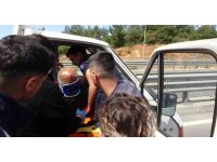 Yolun acemisi olan sürücü karar veremeyince kazaya sebep oldu: 2 yaralı