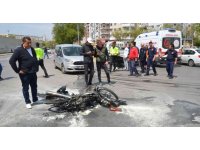 Antalya’da motosiklet ile kamyonet çarpıştı: 2 yaralı