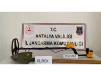 Antalya’da kaçak kazıya jandarmadan suçüstü