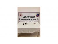 Silahla yaralamanın şüphelisi aracında yakalandı