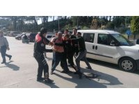 Yaptıkları sahte alkolden zehirlendiler, hastaneyi birbirine kattılar
