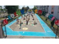 Çocuklar hayallerindeki 23 Nisan’ı tuvallere yansıttı