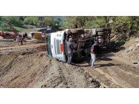 Osmaniye’de devrilen kamyonun sürücüsü yaralandı