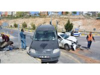 Kavşakta kırmızı ışık ihlali: 4 yaralı