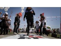 Adana polisi bayramda çocuklarla “seksek” oynadı