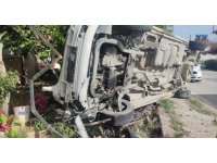 Kontrolden çıkan otomobil evin bahçesine girdi