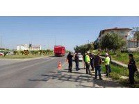 Genç kız yaya geçidinde çarpmanın etkisiyle metrelerce savruldu