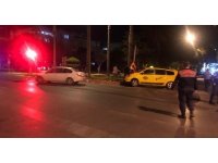 Kırmızı ışıkta geçen ticari taksinin İran uyruklu yolcusu hayatını kaybetti