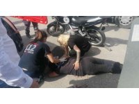 Manavgat’ta motosiklet ile kamyonet çarpıştı: 2 yaralı