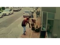 Bayram günü sokak ortasında kadını darp eden adamı vatandaşlar tekme tokat dövdü