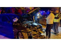 Otomobil park halindeki araca çarptı: 2 yaralı