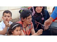 Yangında 2 çocuğu dumandan etkilenen anne gözyaşlarını tutamadı