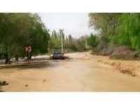 Kahramanmaraş’ta sağanak taşkına neden oldu, dolu tarım alanlarını vurdu