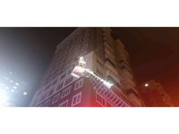 Kahramanmaraş’ta 14 katlı binanın çatı katında yangın çıktı