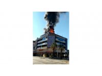 Hatay’da alışveriş merkezinin teras katındaki kafede korkutan yangın