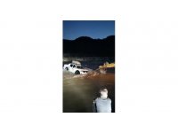 Dere yatağından geçmeye çalışırken suların ortasında kaldı