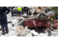 Otomobil 100 metrelik uçuruma yuvarlandı: 1 ölü, 2 yaralı