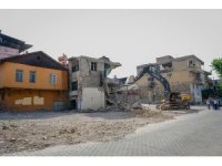 Dulkadiroğlu ilçesindeki metruk binalar yıkılıyor