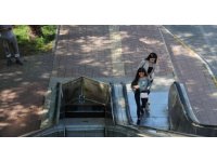 Demir kapakları çalınan yürüyen merdiven vatandaşa eziyet oldu