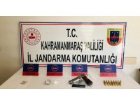 Cezaevine ziyarete gelen şahsın otomobilinden silah ve uyuşturucu çıktı