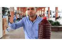 Yanan motosikleti 150 litre şalgam suyu dökerek söndürdüler