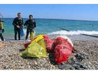 Profesör ve öğrencileri daldı, denizden takım halinde iç çamaşırı bile çıktı