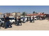 Araç çalıp 1 milyon lira gasp eden 3 zanlı tutuklandı