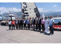 Yelkenliyle Türkiye rekoru kırdılar