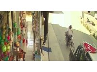 Kazada yola savrulan 3 yaşındaki çocuk yaralandı