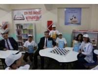 Hatay’da öğrencilere yardımcı kaynak kitapları dağıtıldı