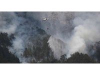 Alanya’daki yangına helikopter, 200 işçi ve 22 arazözle müdahale ediliyor