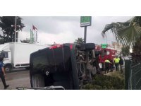 Antalya’da lüks minibüs yoldan çıktı: 1 yaralı